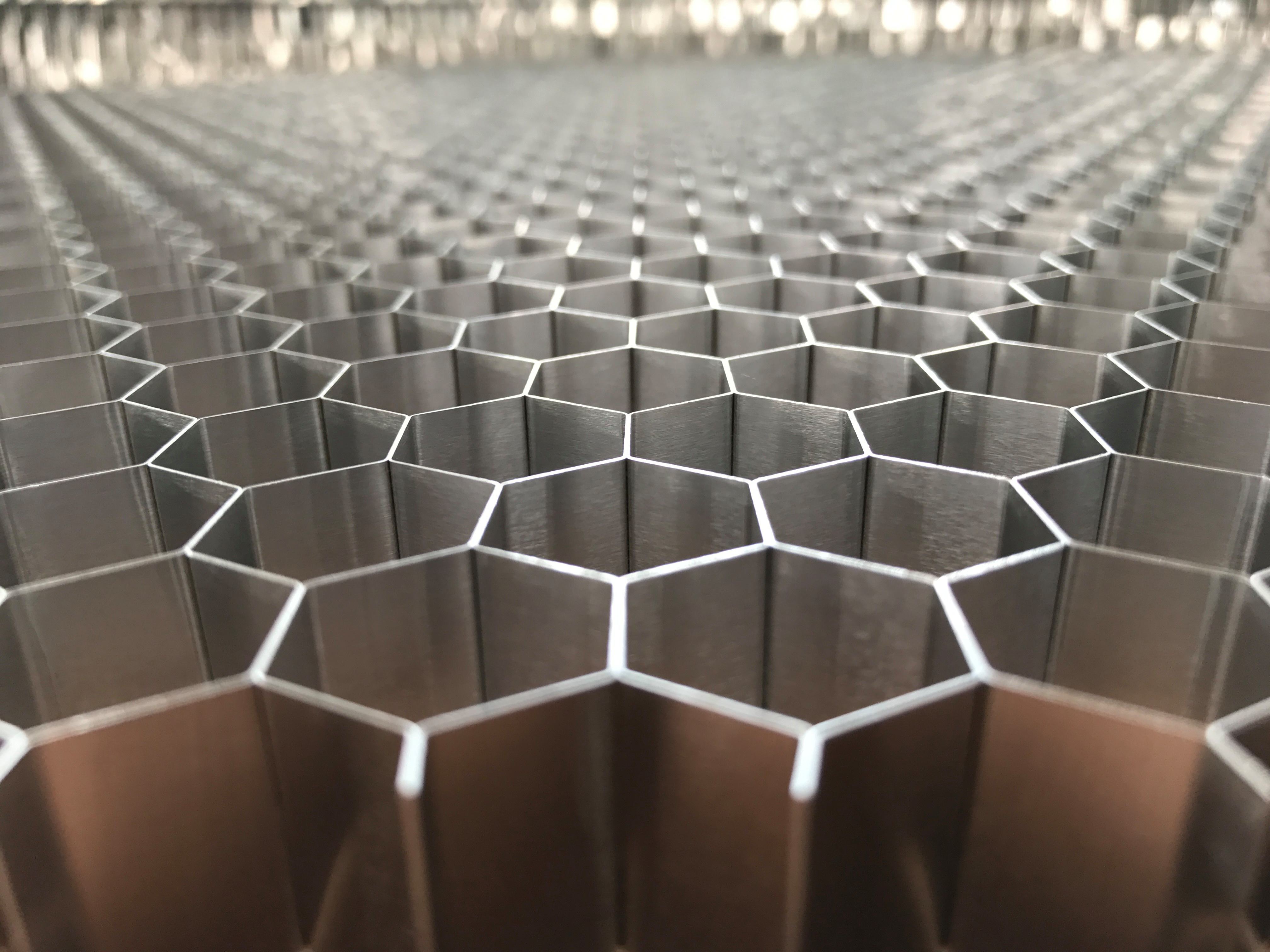 什么是鋁蜂窩板，有哪些特點？