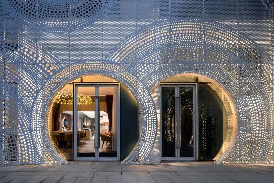 2023吸金門頭這樣裝，想不火都難！鋁板顏值高又環(huán)保