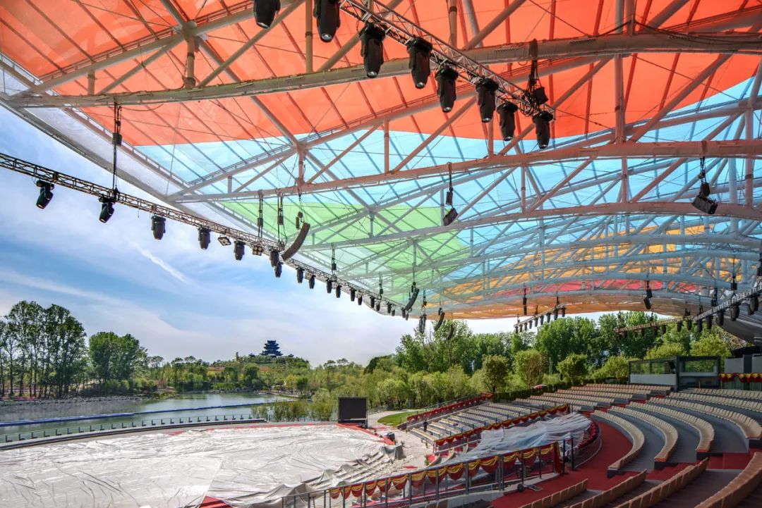 什么是ETFE膜？ 輕薄透的屋/墻面材料。